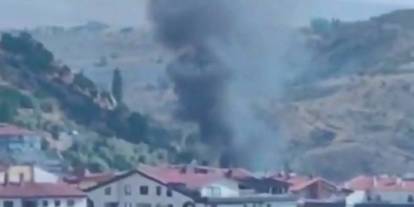 Ankara'da yangın: Ağaçlık alandan evlere sıçradı!