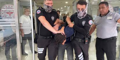 Şanlıurfa’da hastanede dehşet: Güvenlik görevlisi ve doktor bıçaklandı!