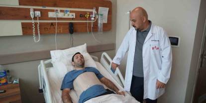 Karın ağrısıyla başvurdu: 2,5 kilo ağırlığında kitle çıktı