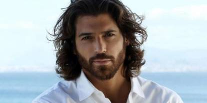 Can Yaman sessizliğini bozdu: “Yaşlıyım, çirkinim, yanlış kadına aşığım...”