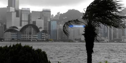 Hong Kong'da "Siyah alarm" verildi