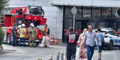 Beylikdüzü’nde AVM’de yangın paniği