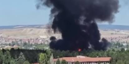 Kütahya Hava Er Eğitim Tugay Komutanlığı'nda yangın! Alevler iki bloğu sardı