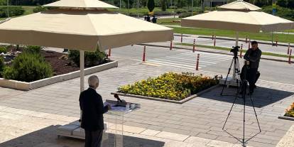 Meclis'te şaşırtan anlar: Tek başına basın toplantısı yaptı