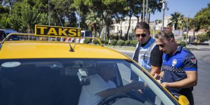 İzmir’de ticari taksilere zabıta denetimi: 8 ayda 30 bin kontrol