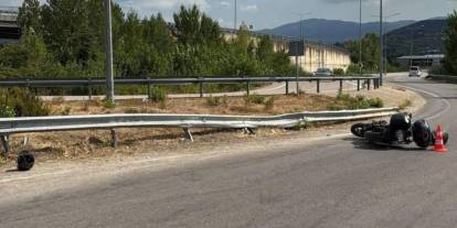 Bursa’da motosiklet bariyerlere çarptı: 1 ölü, 1 ağır yaralı