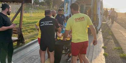 Denizde boğulan çocuğu kurtaran öğretmen akıntıya kapıldı