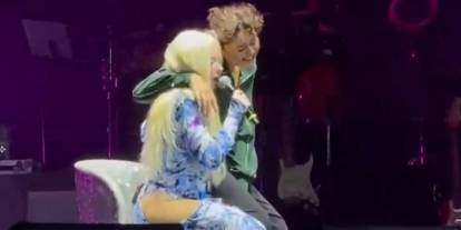 Mattia Ahmet Minguzzi'yi Ece Seçkin konserde andı! Yasemin Minguzzi ile düet yaptılar