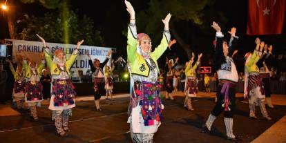 Konyaaltı Halk Oyunları Topluluğu yeni üyelerini arıyor