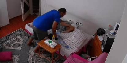 Denizli'de oğlu tarafından 2 saat darbedilen anne hayatını kaybetti