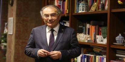 Rektör Nevzat Tarhan'ın paylaşımı ortalığı karıştırdı! Tepkilerin ardından yeni açıklama geldi