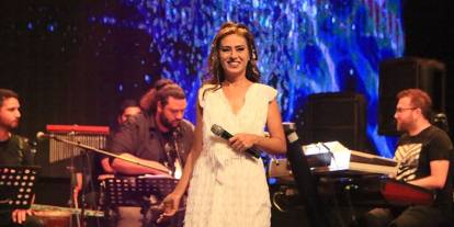 Yıldız Tilbe sahne öncesi fenalaştı