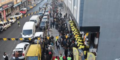 Yüzde 90'lık indirim izdihama yol açtı! Tüm Türkiye'den geldiler: Saatlerce beklediler