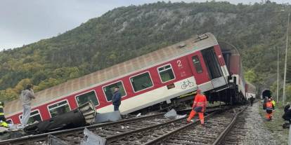 Slovakya'da iki tren çarpıştı: 20 yaralı