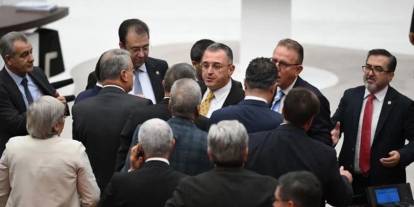 Meclis'te tansiyon yükseldi! Birbirlerine alçak ve mandacı dediler