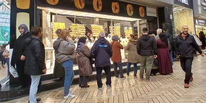 Kuyumcu önlerinde kuyruklar oluştu! Talep patladı, piyasalar kilitlendi