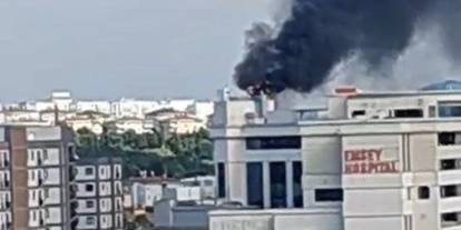Pendik'te hastane çatısında yangın çıktı
