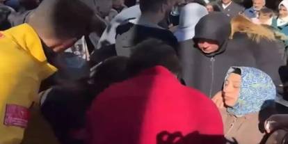 Enkazı gözyaşlarıyla izledi, feryadı yürekleri dağladı! "Bildiğimiz kadarıyla yeni bina, aklım almıyor..."