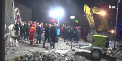 Gebze'de enkazda çalışmalar 12. saattir devam ediyor! Anne ve babadan haber yok