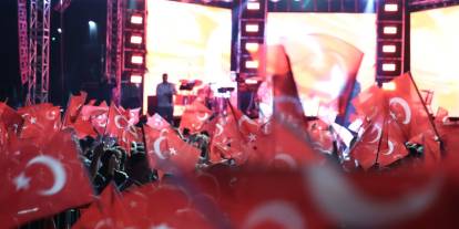 Aydın Büyükşehir Belediyesi’nin kutlamalarında 50 bin Aydınlı Atatürk Kent Meydanı'nı doldurdu