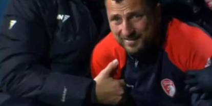 Sahada kalp krizi geçiren teknik direktör hayatını kaybetti! Oyuncular gözyaşlarına boğuldu