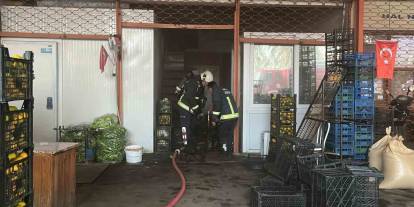 Sebze meyve deposunda yangın