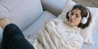 Nörolog uyardı: Kulaklıkla uyumanın demans riski artırdığı belirlendi