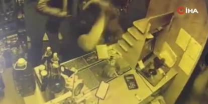 Tekirdağ’da tekel büfesine sopalı saldırı: Dehşet görüntüler ortaya çıktı