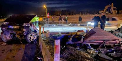 Kahramanmaraş’ta feci kaza: Otomobil ikiye bölündü