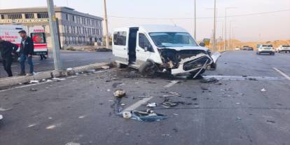 Şırnak’ta feci kaza: Öğrenci servisi ile ticari araç çarpıştı, 19 yaralı