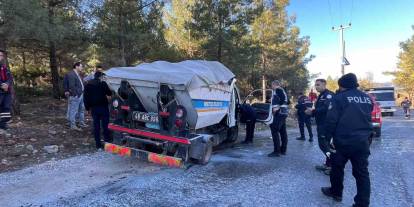 Seyir halindeki çöp kamyonu alev alev yandı