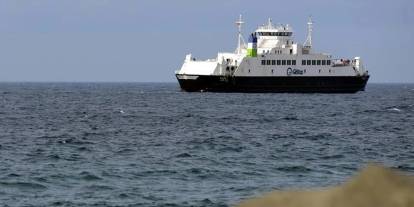 Feribot seferlerine fırtına engeli