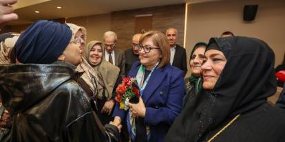 Umreden dönen ikinci kafile, Başkan Fatma Şahin ile buluştu