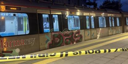 Marmaray'da intihar! Raylar atladı seferler durdu