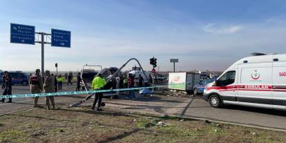 Diyarbakır'da feci kaza: 2 ölü, 3 yaralı