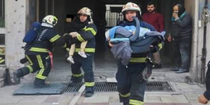 Denizli’de iş hanında çıkan yangında 17 çocuk 21 kişi kurtarıldı