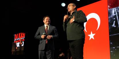 Kadıköy’de Öğretmenler Günü Sunay Akın gösterisiyle kutlandı