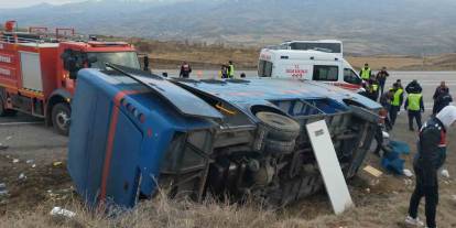 Cezaevi nakil aracı devrildi: 5 yaralı