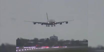 Futbolcuları taşıyan uçakta panik anlar