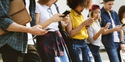 Araştırma ortaya koydu: Z kuşağı dünyayı daha güvensiz ve tehditkar algılıyor