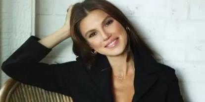 Arka Sokaklar'ın "Zeliş"i Yüsra Geyik düğüne damga vurdu