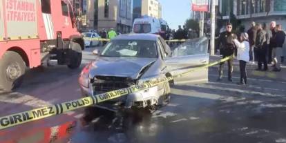 Şişli'de bir araç, kaldırımda yürüyen yayalara çarptı! Yaralılar var
