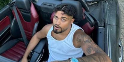 Lvbel C5 kendi suratından kapı tokmağı, şarkısından kapı zili yaptırdı