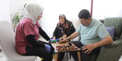 Gaziantep Büyükşehir Belediyesi evde fizik tedavi hizmetini sürdürüyor