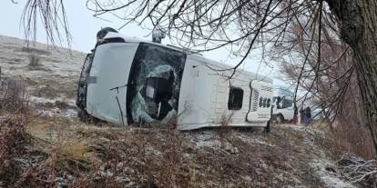 Sivas'ta okul servisi devrildi: Çok sayıda yaralı var