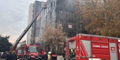 Kadıköy'de 5 katlı binada yangın