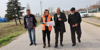 Eskişehir’de kent ve kırsal mahallelerde yol bakım ve onarım çalışmaları devam ediyor.