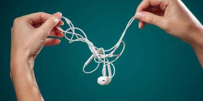 Bu bir tesadüf değil: Kulaklık kabloları neden kendiliğinden dolanıyor?