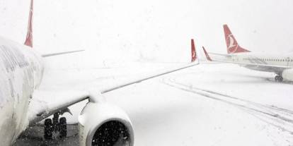 Diyarbakır’da yoğun kar ulaşımı vurdu: Uçak seferleri iptal