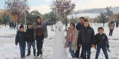 Şanlıurfa'da yıllar sonra kar sevinci
